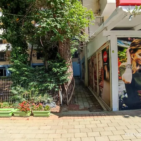 Mali Robit Durres On 4th Floor Apartamento *