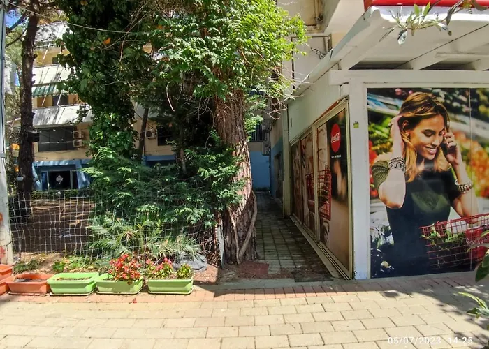 Mali Robit Durres On 4th Floor Apartamento *